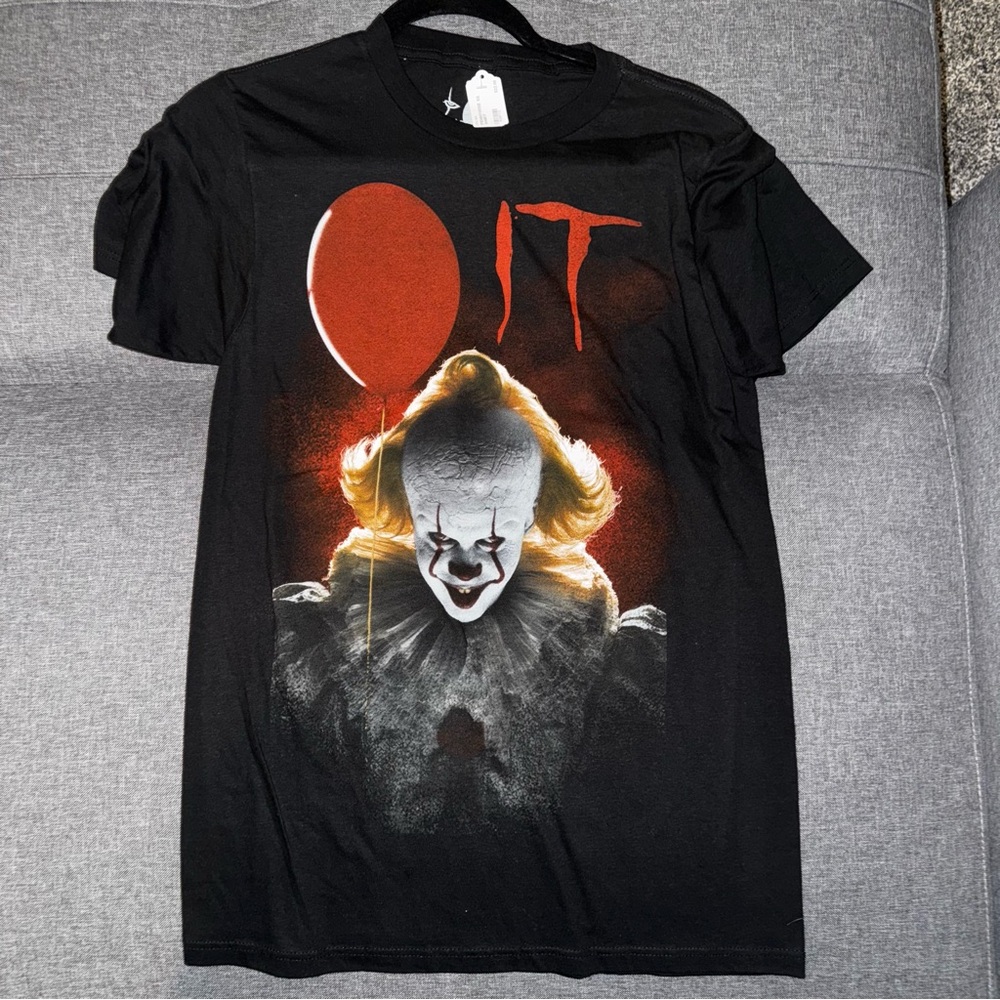NWT IT Pennywise 2017 T-Shirt Horror Halloween Size Small Black